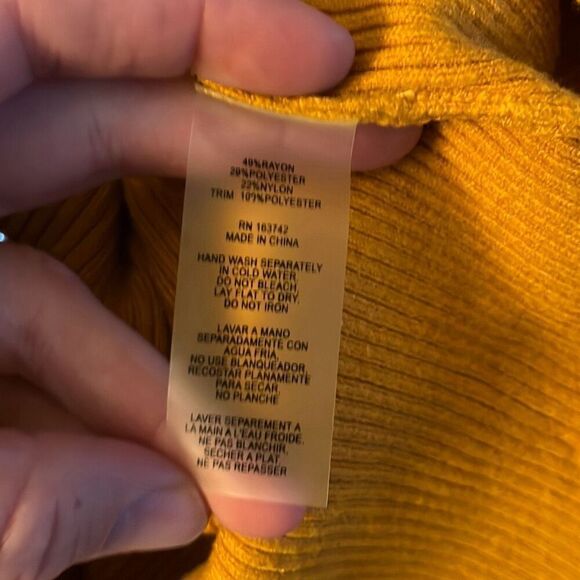 Siani Milano Women's Mustard Yellow Ribbed Lace Sleeve Sweater Size S - Picture 5 of 5